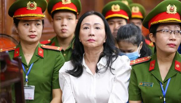 Truong My Lan, presidenta de Van Thinh Phat Holdings, durante su juicio en el Tribunal Popular en Vietnam. (Foto: EFE)