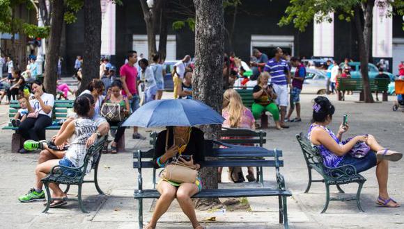 En Cuba solo se puede acceder a Internet en zonas públicas. (AP)