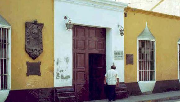 Luego del terremoto, la casa San Martín quedó destruida casi al cien por ciento. Apenas quedó un marco de la fachada y el pedestal con el busto del libertador, que a la fecha permanece intacto.