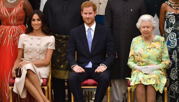 Meghan Markle y el príncipe Harry causan revuelo con sus declaraciones sobre la realeza británica. (Foto: John Stillwell / AFP)