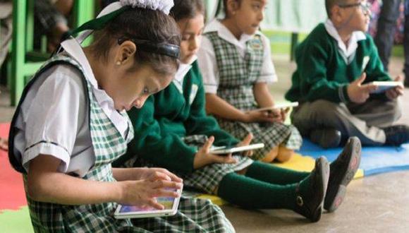 "La conectividad educativa es una estrategia pedagógica integral que utiliza la tecnología para mejorar el acceso a la información, facilitar la comunicación entre estudiantes y maestros, y así enriquecer el proceso de aprendizaje". (Foto: Andina)