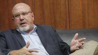 Carlos Bruce afirma que es el contralor Édgar Alarcón quien debe renunciar y no el ministro de Economía