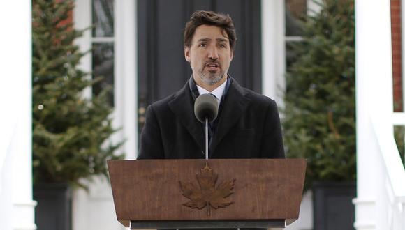 El primer ministro canadiense, Justin Trudeau, habla durante una conferencia de prensa sobre la situación de COVID-19 en Canadá desde su residencia,  en Ottawa. (Foto: AFP)