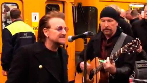 La banda irlandesa U2 sorprendió a sus seguidores con un concierto en el Metro de Berlín. (Créditos: Captura de pantalla)