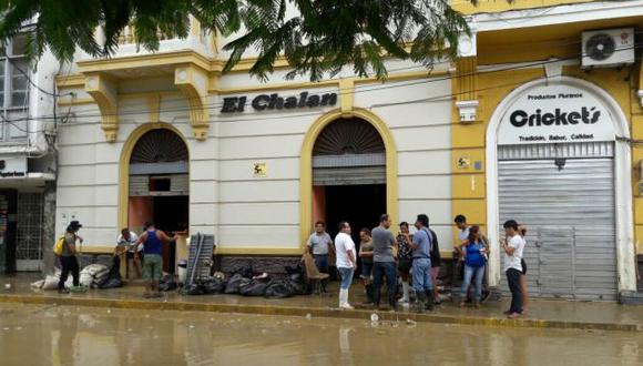 El desborde del río Piura afectó a los negocios de la Plaza de Armas de la ciudad. (Jorge Merino)