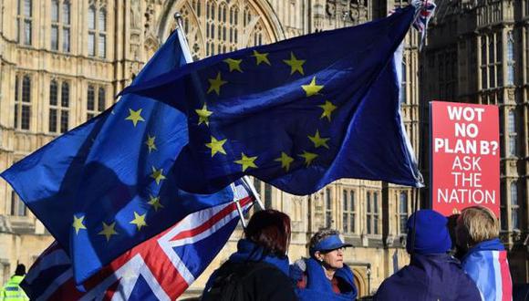 El Reino Unido abandonará la Unión Europea (UE) el próximo 29 de marzo pero aún no está claro si lo hará con un acuerdo negociado o sin pacto. (Foto: EFE)