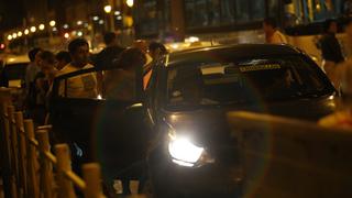 Taxis-colectivo toman la capital en la noche