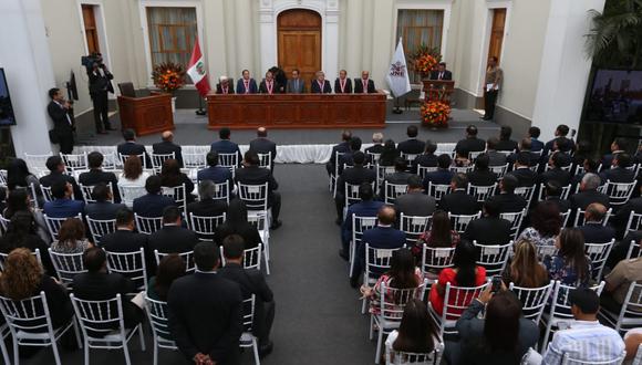 Presidente de la República, Martín Vizcarra, participa en la ceremonia de entrega de credenciales a los 25 gobernadores regionales. (Violeta Ayasta/GEC)