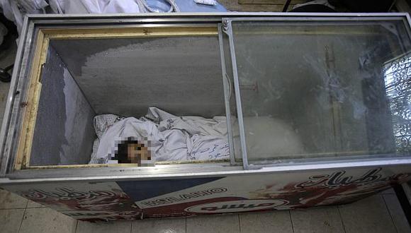Cuerpos de niños son colocados en neveras para helados en hospitales de Gaza. (Reuters)