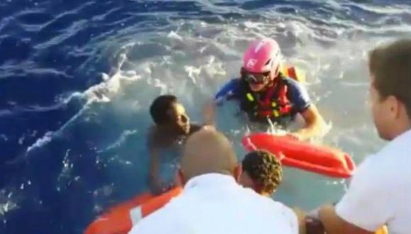 Imagen de la Guardia Costera de Italia cuando rescata a inmigrantes frente a Lampedusa hace una semana. (Corriere.it)