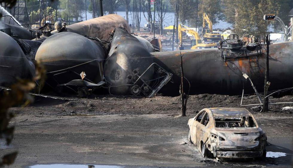El descarrilamiento, explosión e incendio del tren de vagones cisterna destruyó parte del centro del poblado de Lac-Mégantic. (Reuters)