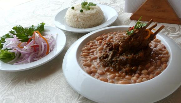 El seco de cabrito con frejoles es uno de los platos más conocidos de la gastronomía peruana. (Foto: Difusión)