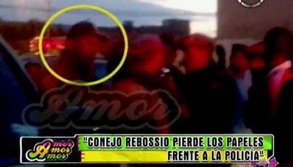 Miguel Rebosio se enfrenta a policía durante intervención. (Captura de TV)