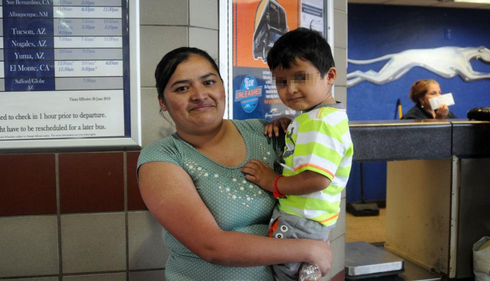 Mircy Alba López mencionó que los agentes de inmigración no le permitieron permanecer con su hijo. (Foto: EFE)
