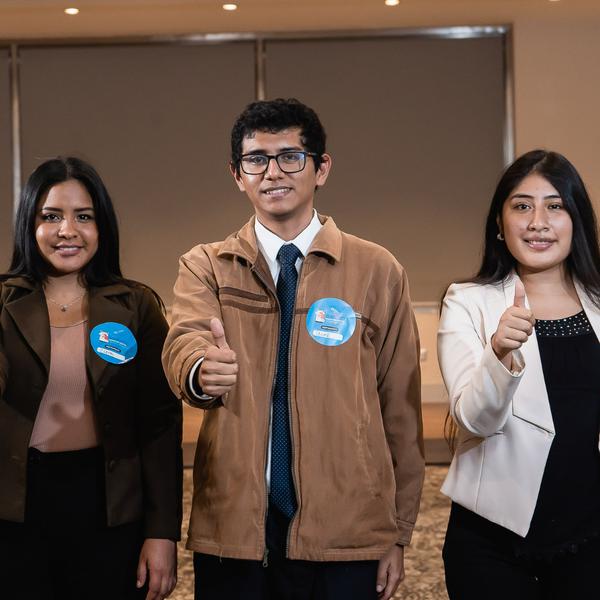 Premian a jóvenes peruanos por usar el marketing digital en beneficio de las mujeres