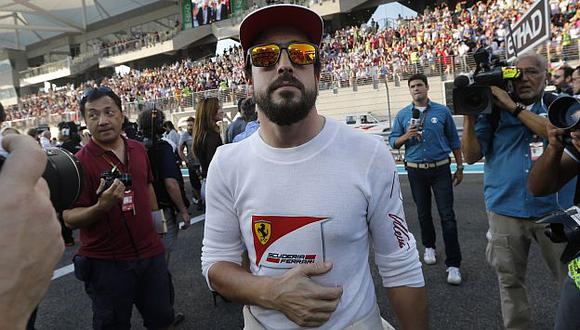 Rey Juan Carlos de España reveló que Fernando Alonso se va a McLaren. (AP)