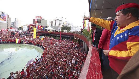 Chávez dio un mitin tras inscribir su candidatura. (Reuters)