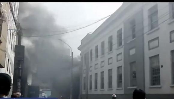 Se reporta incendio cerca de la Maternidad de Lima. (Captura de TV)