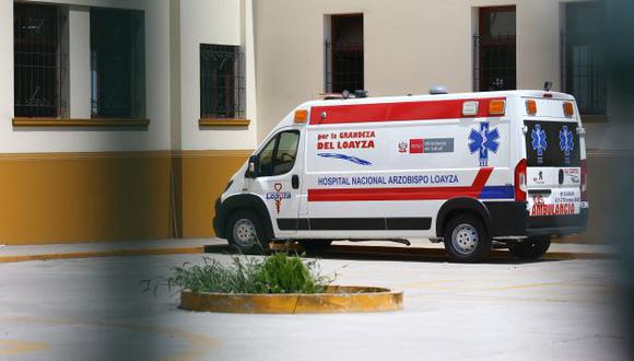 Una ambulancia en emergencias del hospital Loayza. (GEC)
