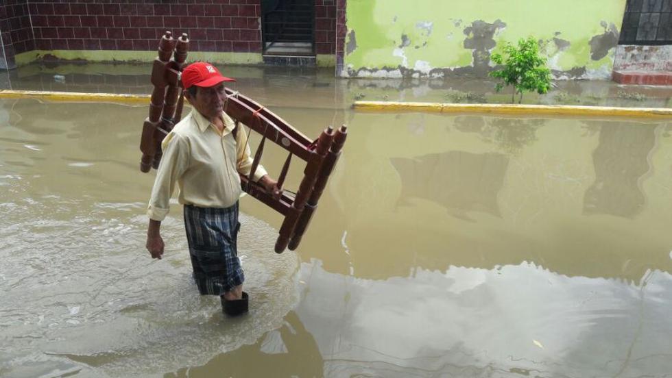 El distrito piurano de Castilla se ha convertido en una laguna por el temporal. (Jorge Merino)