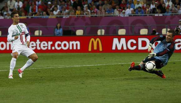'CR CERO’. Ronaldo se la falló antes del 2-2 danés. (Reuters)