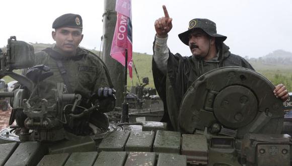 DE ARMAS TOMAR. Prosigue la política armamentista de Chávez. (Reuters)