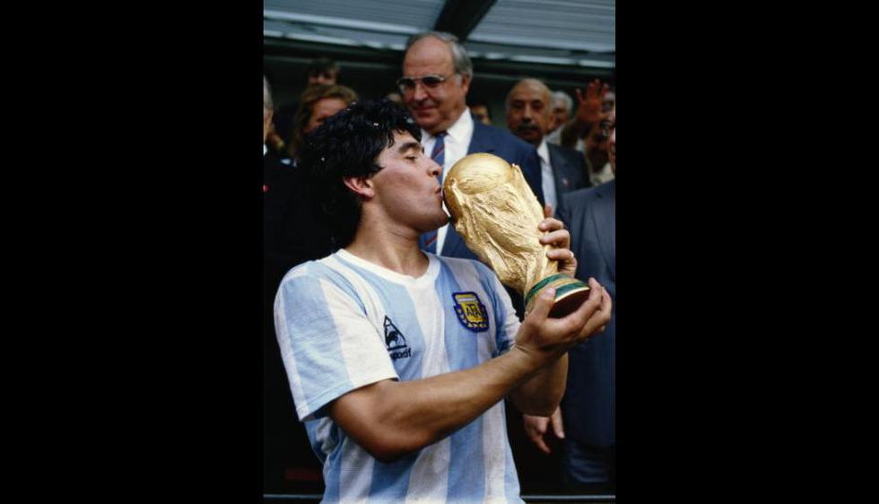 ¡El fútbol lo celebra! Diego Maradona está de cumpleaños ...