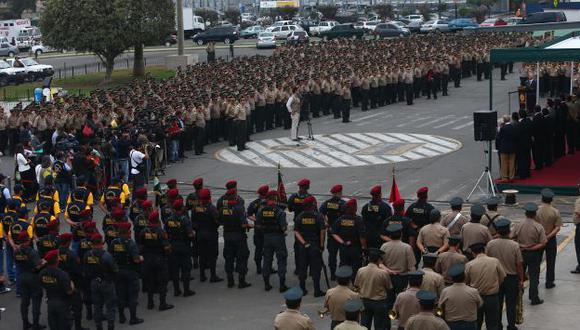 PARA LA FOTO. Una gran cantidad de policías fueron obligados a asistir a ceremonia de Pedraza. (Rafael Cornejo)