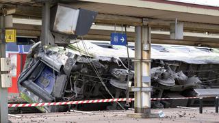 Descarrilamiento de tren deja al menos siete muertos