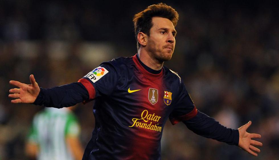 Messi se ganó el apodo de ‘Pulga’ por su corta estatura, ya que cuando se sentaba en la banca le colgaban los pies. (AFP)