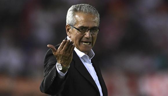 Gregorio Pérez ya no continuará en la dirección técnico del club crema. (Foto: AFP).