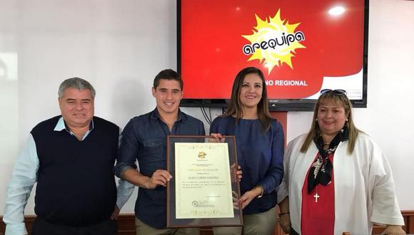 Arequipa premió este jueves Corzo por su influencia en las futuras generaciones. (@Alditocorzo)