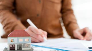 ¿Cuáles son los documentos y trámites a considerar para comprar una vivienda en 2022?