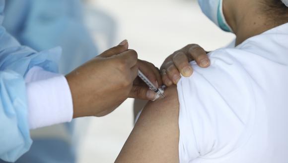 La vacunación de adultos mayores se realiza con las dosis de Pfizer. (Foto: Archivo de GEC)