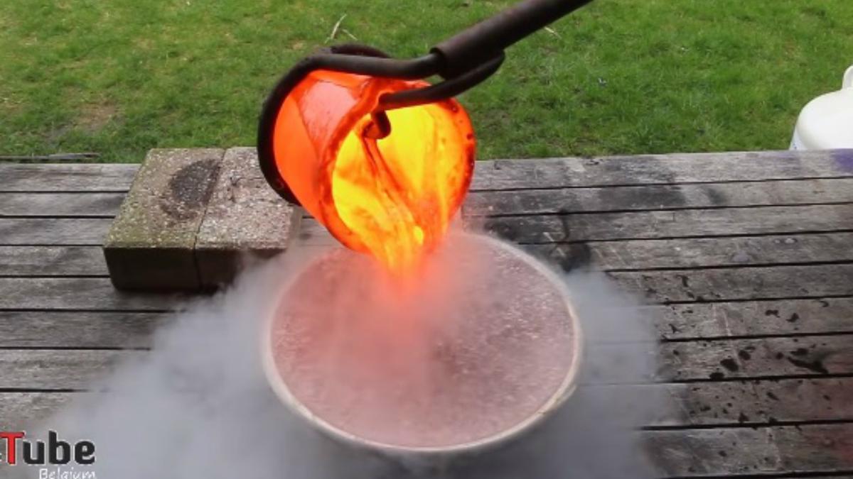 Hombre deja caer lava hirviendo sobre nitrógeno líquido y deja  boquiabiertos a miles con reacción generada, REDES-SOCIALES