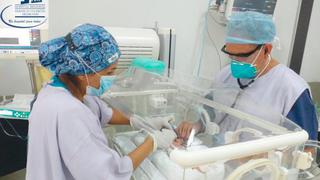 Huánuco: Joven madre alumbra trillizas en medio de la pandemia