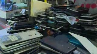 Hallan más de 100 celulares robados en galería comercial de Ate