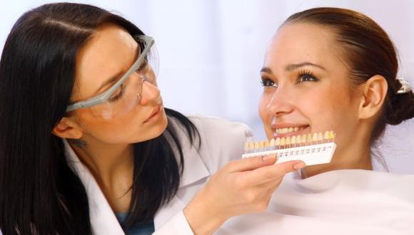 Estudia tus opciones para blanqueamiento dental. (USI)