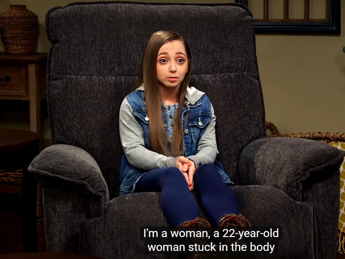 Una mujer de 19 años luce como niña de 5 años por una enfermedad