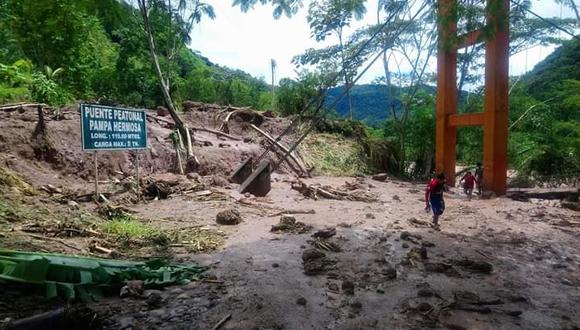 Puente peatonal de Pampa Hermosa colapsó tras el deslizamiento de lodo.