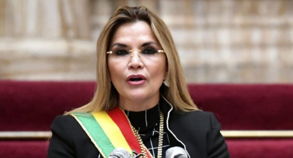 Jeanine Áñez pronuncia un discurso por el 195 aniversario de la Independencia de Bolivia el 6 de agosto de 2020. (Foto: AFP).