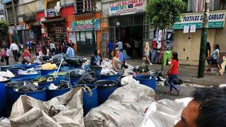 La Victoria: Calles de Gamarra amanecieron repletas de basura