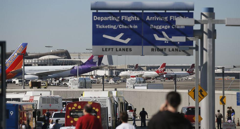 Imagen referencial del aeropuerto de Los Ángeles (LAX), California, el 1 de noviembre de 2013. (REUTERS/Lucy Nicholson).