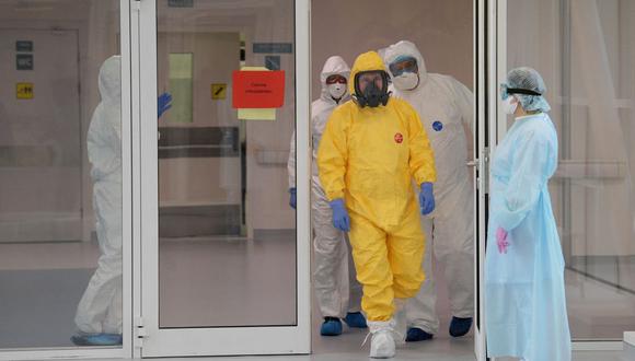 El mes pasado, el presidente de Rusia visitó a contagiados de COVID-19 en hospital de Rusia usando traje nuclear y contra radioactividad. (Archivo / AFP)