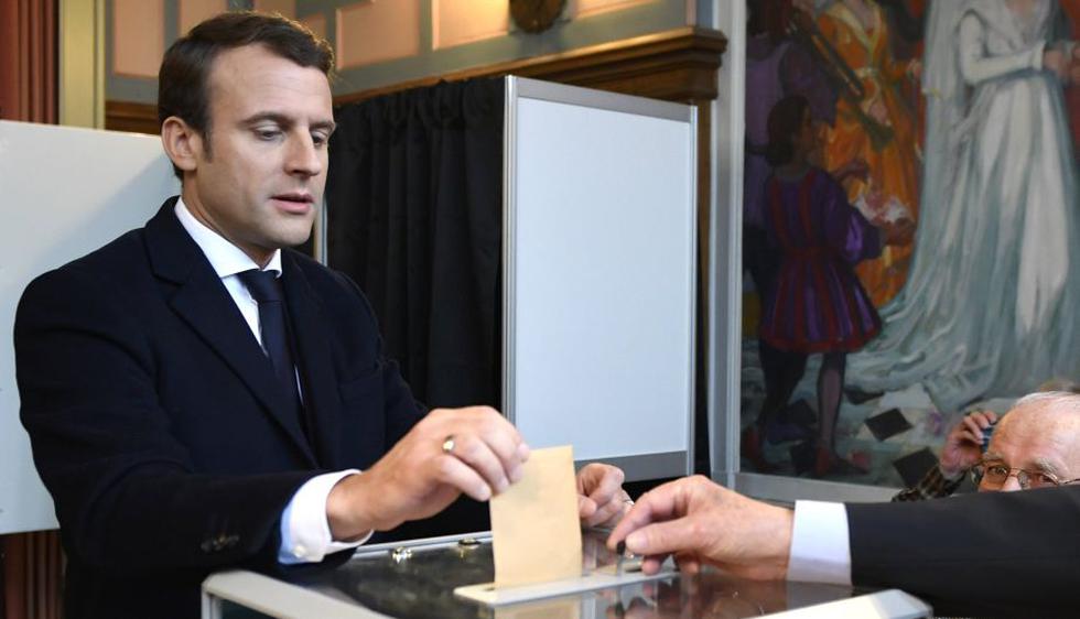 Francia decide hoy entre Emmanuel Macron y Le Pen en la segunda vuelta. (EFE)