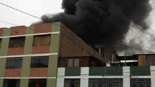 San Luis: Incendio en un taller de la zona industrial destruyó tres buses