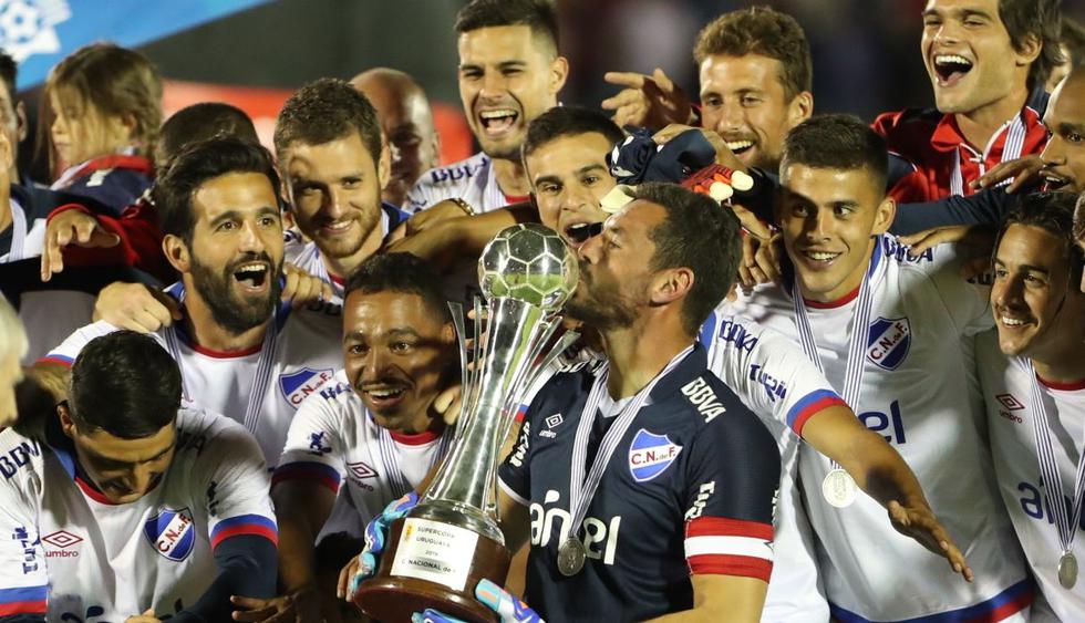 El partido que enfrentó al último campeón uruguayo con el último ganador del Torneo Intermedio significó el comienzo de la temporada 2019 en el país austral. (Foto: EFE)