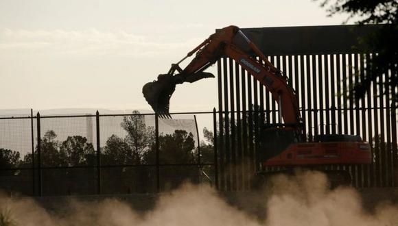 En distintos puntos fronterizos de Texas se pueden ver trabajos de construcción o sustitución del muro. (Foto referencial: Reuters).