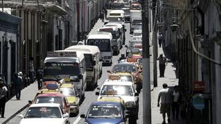 Alistan protestas contra alza de pasaje urbano en Arequipa