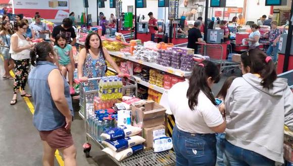 Hubo tal aglomeración y demanda en Arequipa, Puerto Maldonado, Cusco y otras ciudades que los establecimientos debieron cerrar sus negocios. (Foto: GEC)